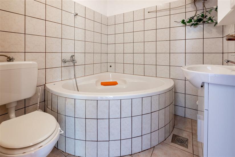 House K1, for 12 persons