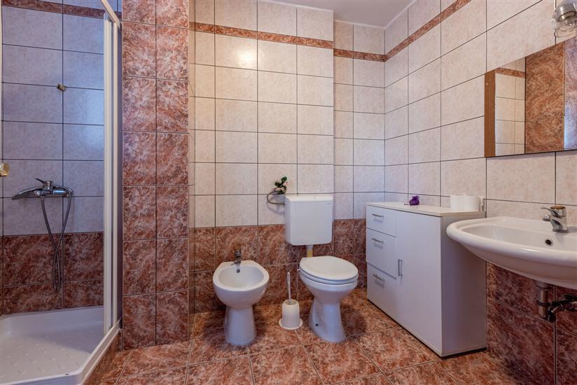 House K1, for 12 persons