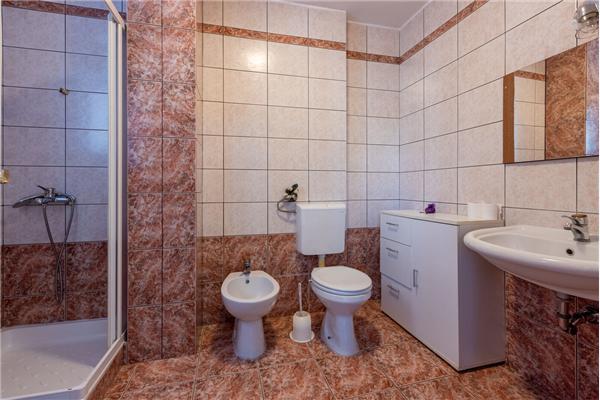 House K1, for 12 persons