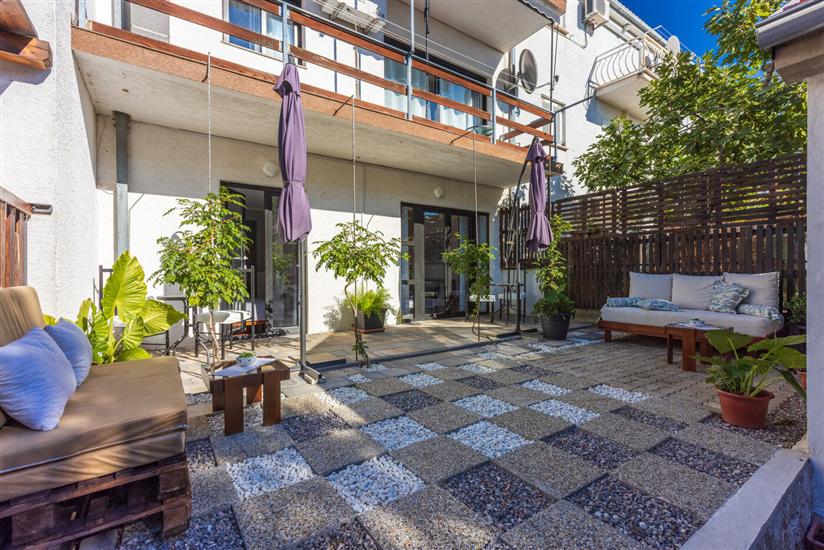 House K1, for 12 persons