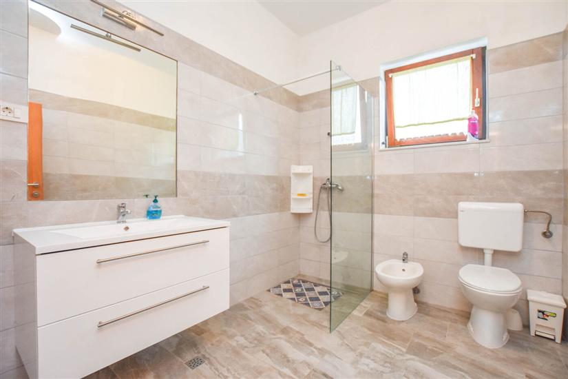 Apartment A1, for 5 persons