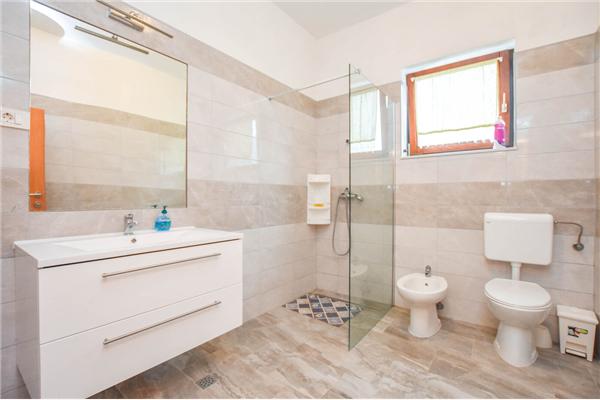 Apartment A1, for 5 persons