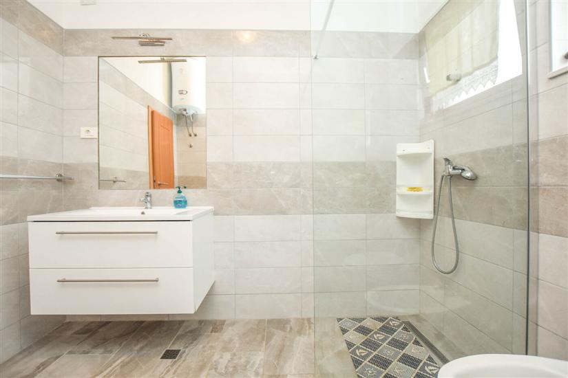 Apartment A1, for 5 persons