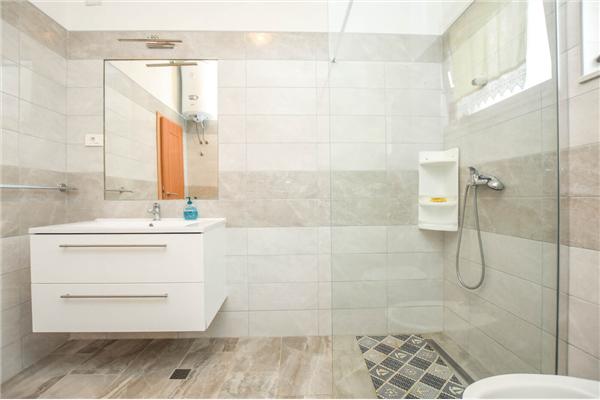 Apartment A1, for 5 persons