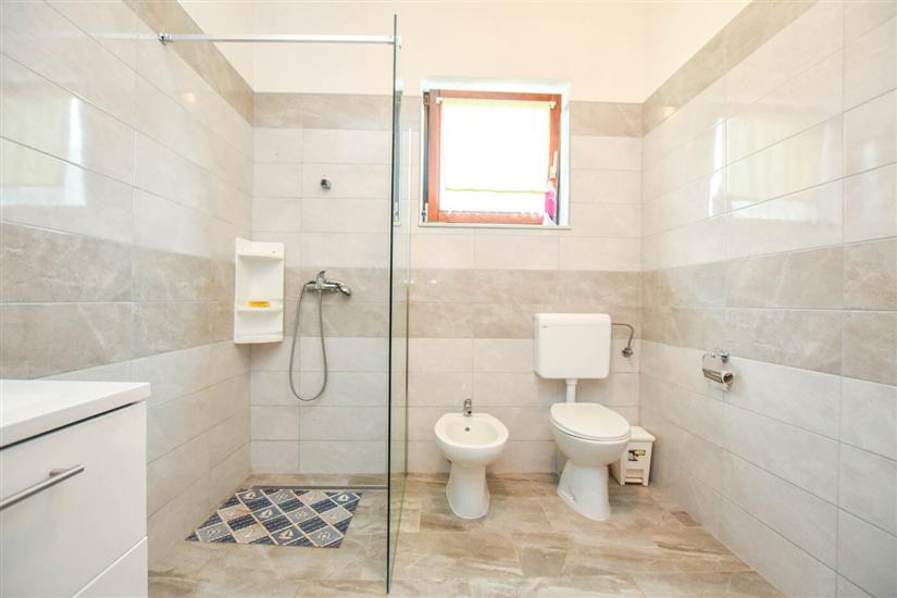 Apartment A1, for 5 persons