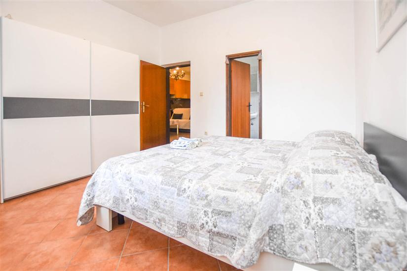 Apartment A1, for 5 persons