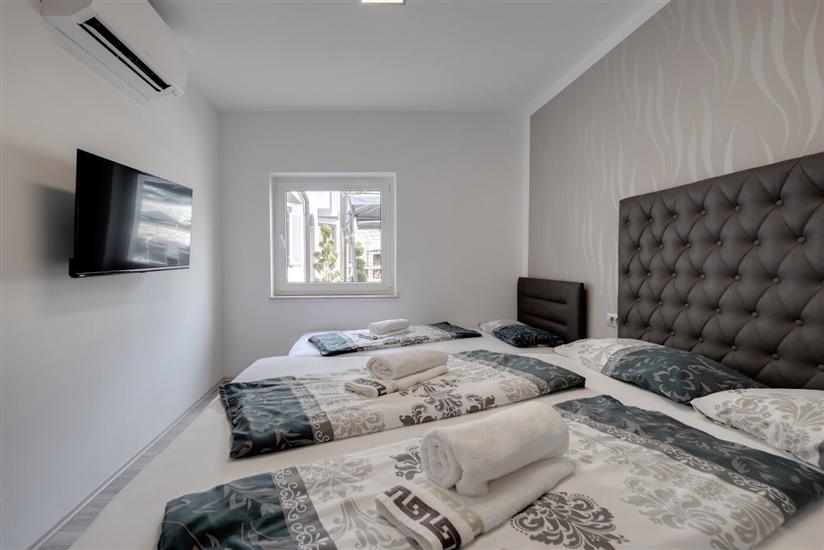 Apartment A5, for 8 persons