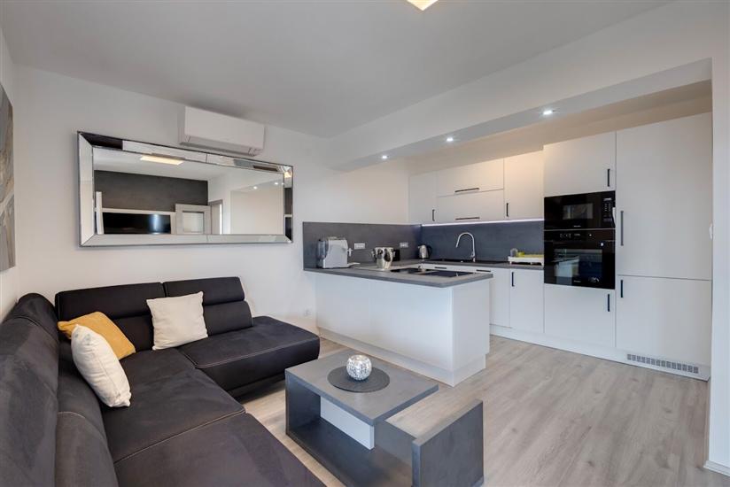 Apartment A5, for 8 persons