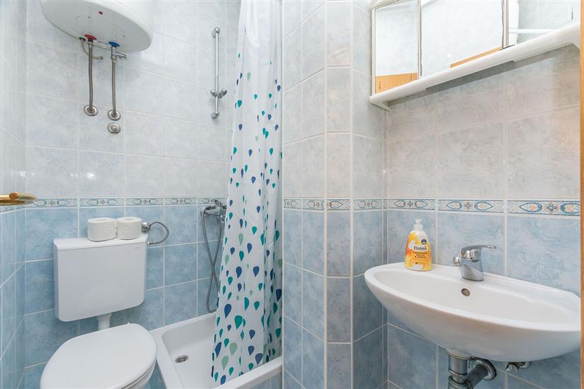 Room S1, for 3 persons