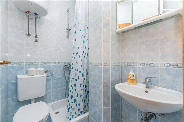 Room S1, for 3 persons