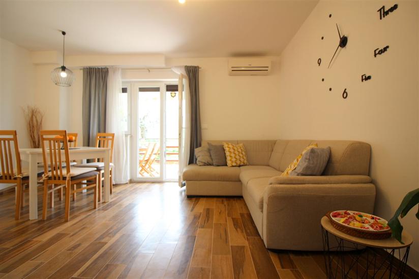 Apartment A1, for 5 persons