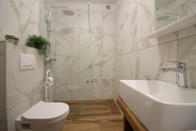 Apartment A1, for 5 persons