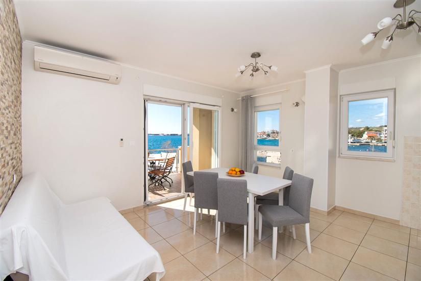 Apartment A4, for 6 persons