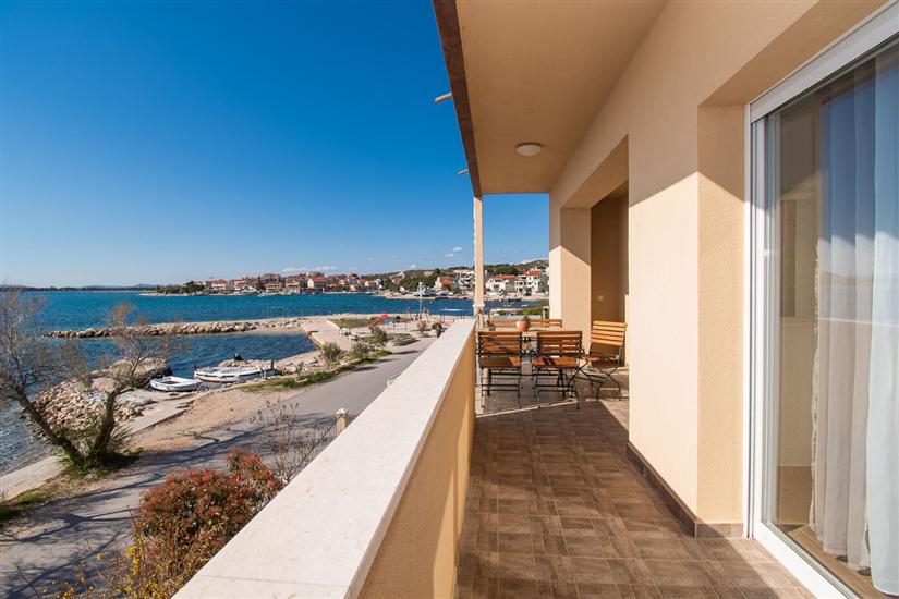 Apartment A4, for 6 persons