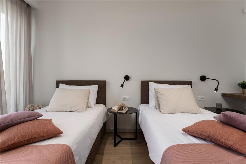 House K1, for 10 persons