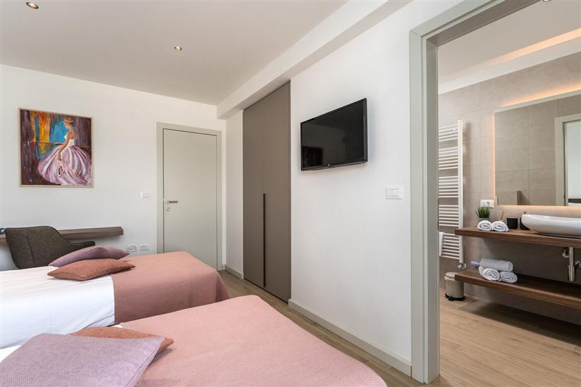 House K1, for 10 persons