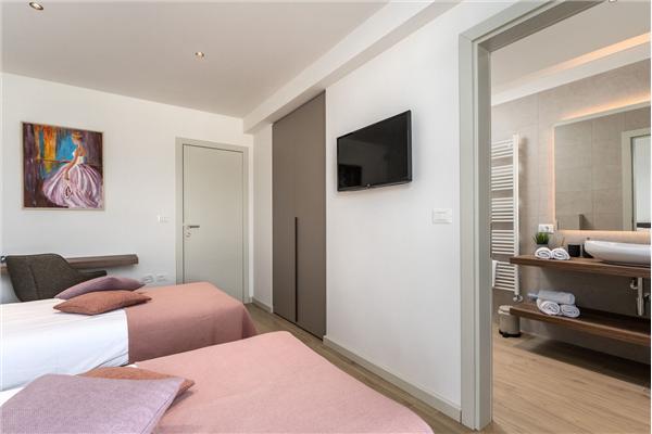 House K1, for 10 persons