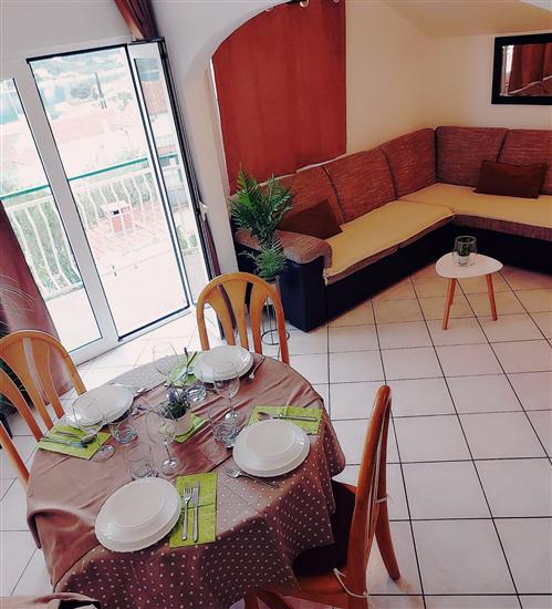Apartment A1, for 5 persons