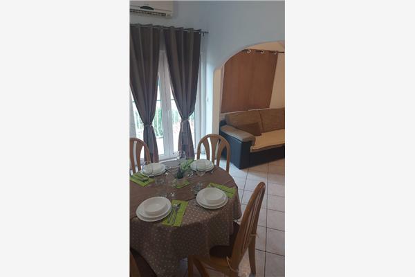 Apartment A1, for 5 persons