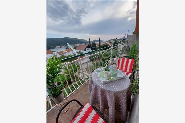 Apartment A1, for 5 persons