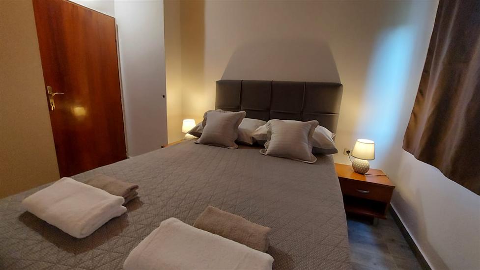 Apartment A1, for 5 persons