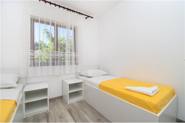 Apartment A1, for 5 persons