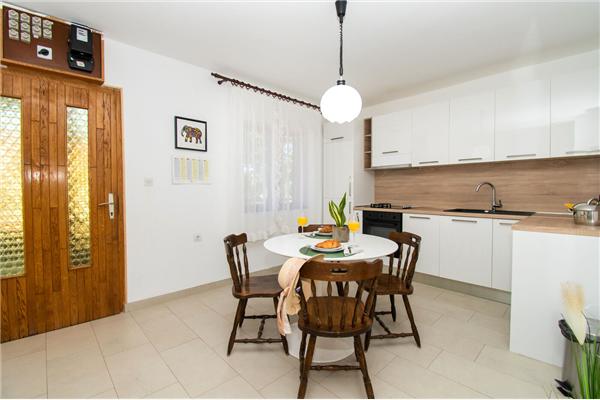 Apartment A1, for 5 persons