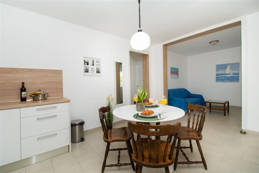 Apartment A1, for 5 persons