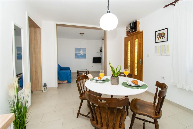Apartment A1, for 5 persons