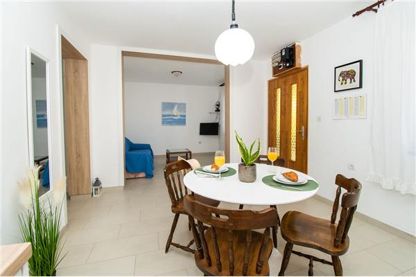 Apartment A1, for 5 persons