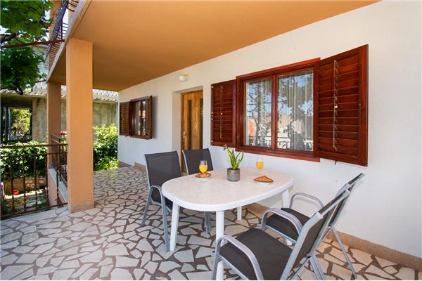 Apartment A1, for 5 persons