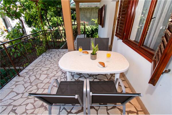 Apartment A1, for 5 persons