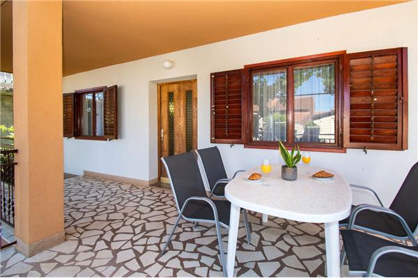 Apartment A1, for 5 persons