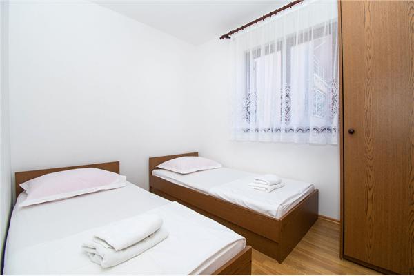 Apartment A2, for 5 persons