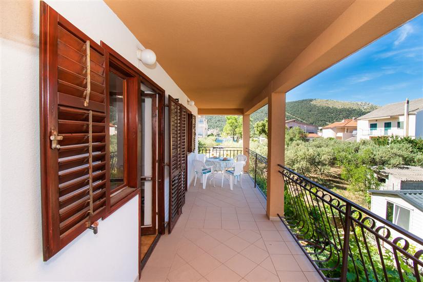 Apartment A2, for 5 persons