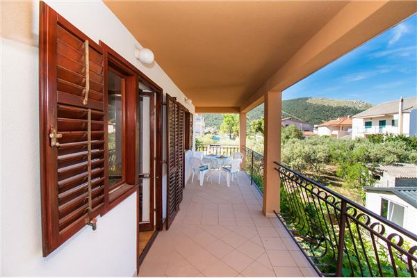 Apartment A2, for 5 persons