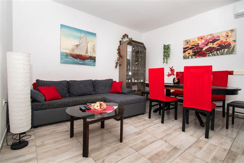 Apartment A1, for 5 persons