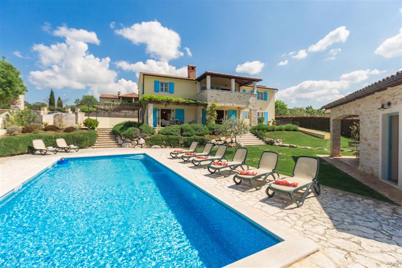 Villa Vista Azzurra s bazenom u zelenoj unutrašnjosti Istre