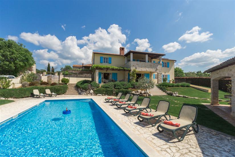 Villa Vista Azzurra s bazenom u zelenoj unutrašnjosti Istre