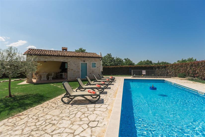 Villa Vista Azzurra s bazenom u zelenoj unutrašnjosti Istre