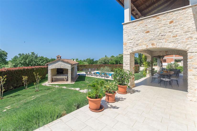 Villa Vista Azzurra s bazenom u zelenoj unutrašnjosti Istre