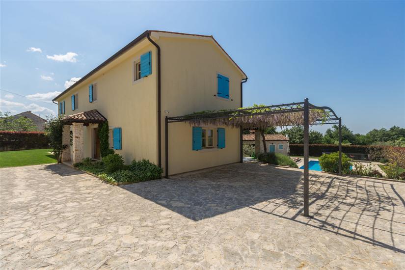 Villa Vista Azzurra s bazenom u zelenoj unutrašnjosti Istre