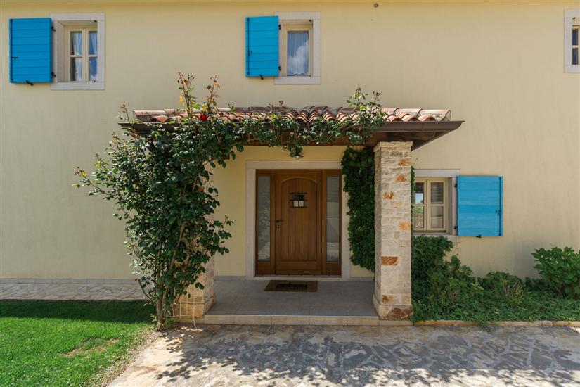 Villa Vista Azzurra s bazenom u zelenoj unutrašnjosti Istre