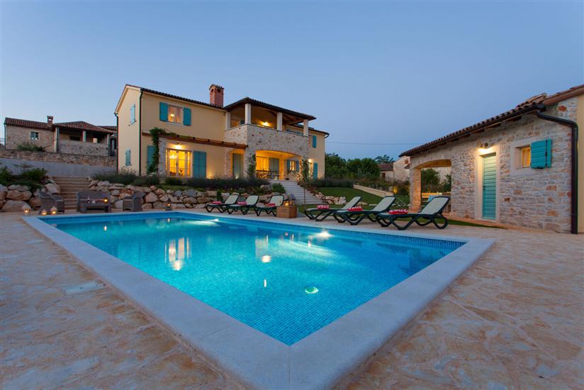 Villa Vista Azzurra s bazenom u zelenoj unutrašnjosti Istre