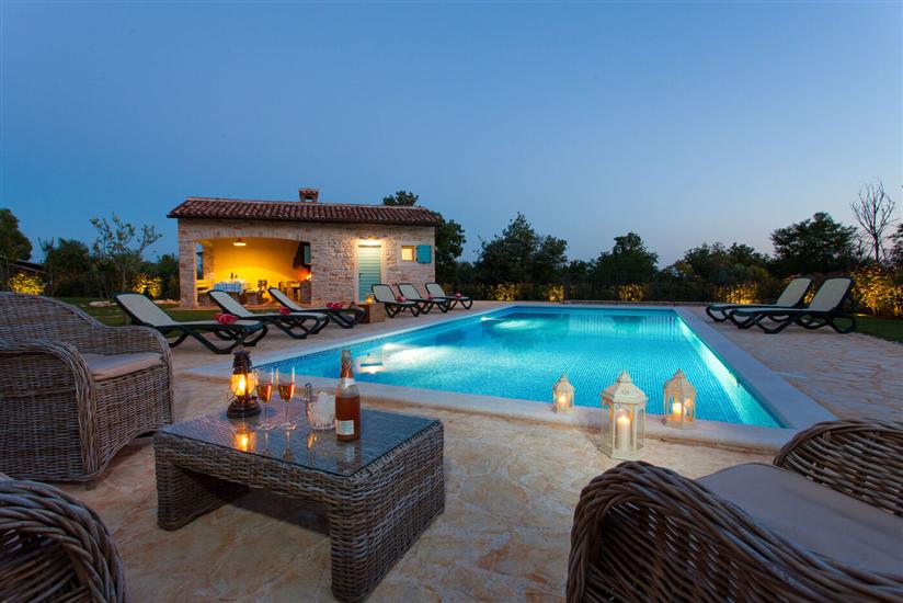 Villa Vista Azzurra s bazenom u zelenoj unutrašnjosti Istre