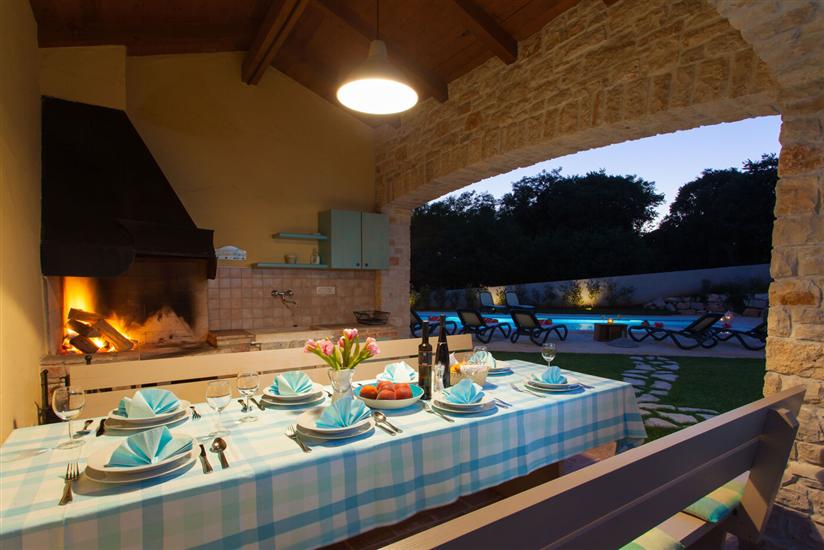 Villa Vista Azzurra s bazenom u zelenoj unutrašnjosti Istre