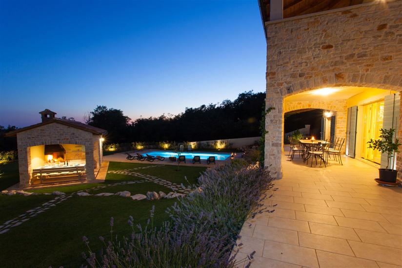 Villa Vista Azzurra s bazenom u zelenoj unutrašnjosti Istre
