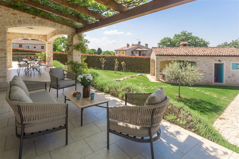 Villa Vista Azzurra s bazenom u zelenoj unutrašnjosti Istre