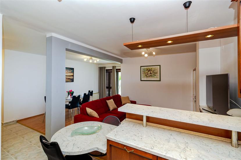 Apartment A2, for 6 persons