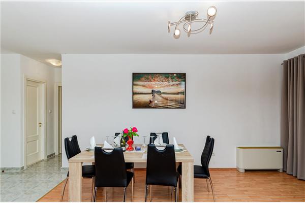 Apartment A2, for 6 persons